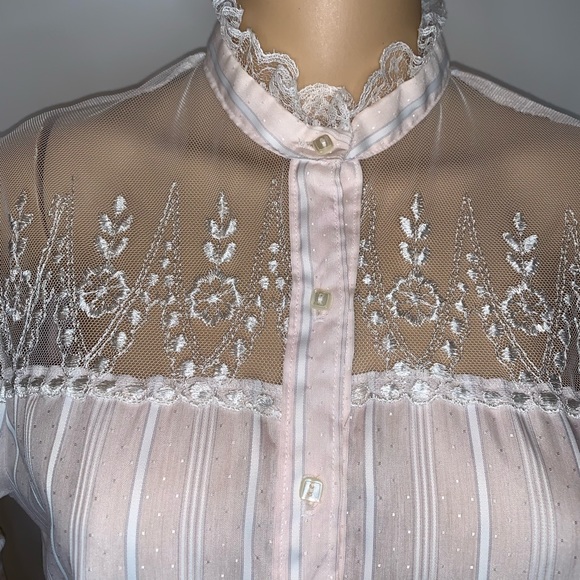 Vintage shapely lace embroidered flower blouse - Picture 5 of 9